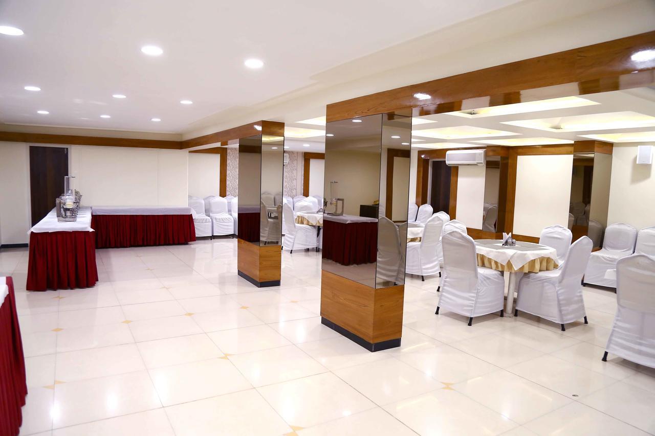 Hotel Regency Jamnagar Exterior photo