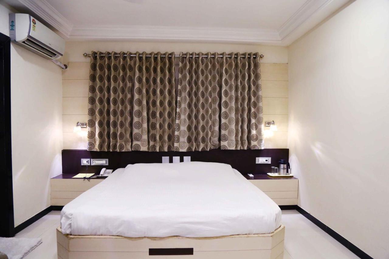 Hotel Regency Jamnagar Exterior photo