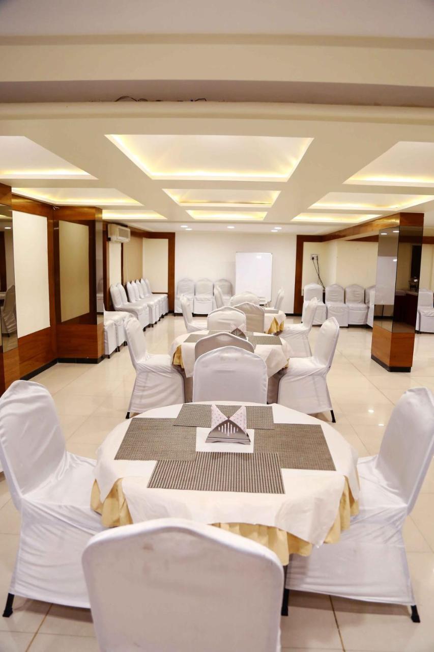 Hotel Regency Jamnagar Exterior photo